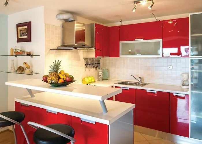 Apollo Premium Макарська