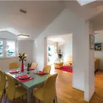 Apollo Premium アパート *